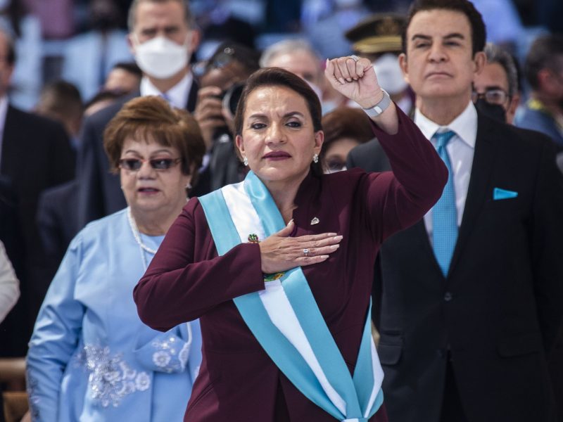 Xiomara Castro (m.) and Salvador Nasralla (r) attend their inauguration ceremony as the new president and vice president, respectively, in Tegucigalpa, Honduras, on Jan. 27, 2022.