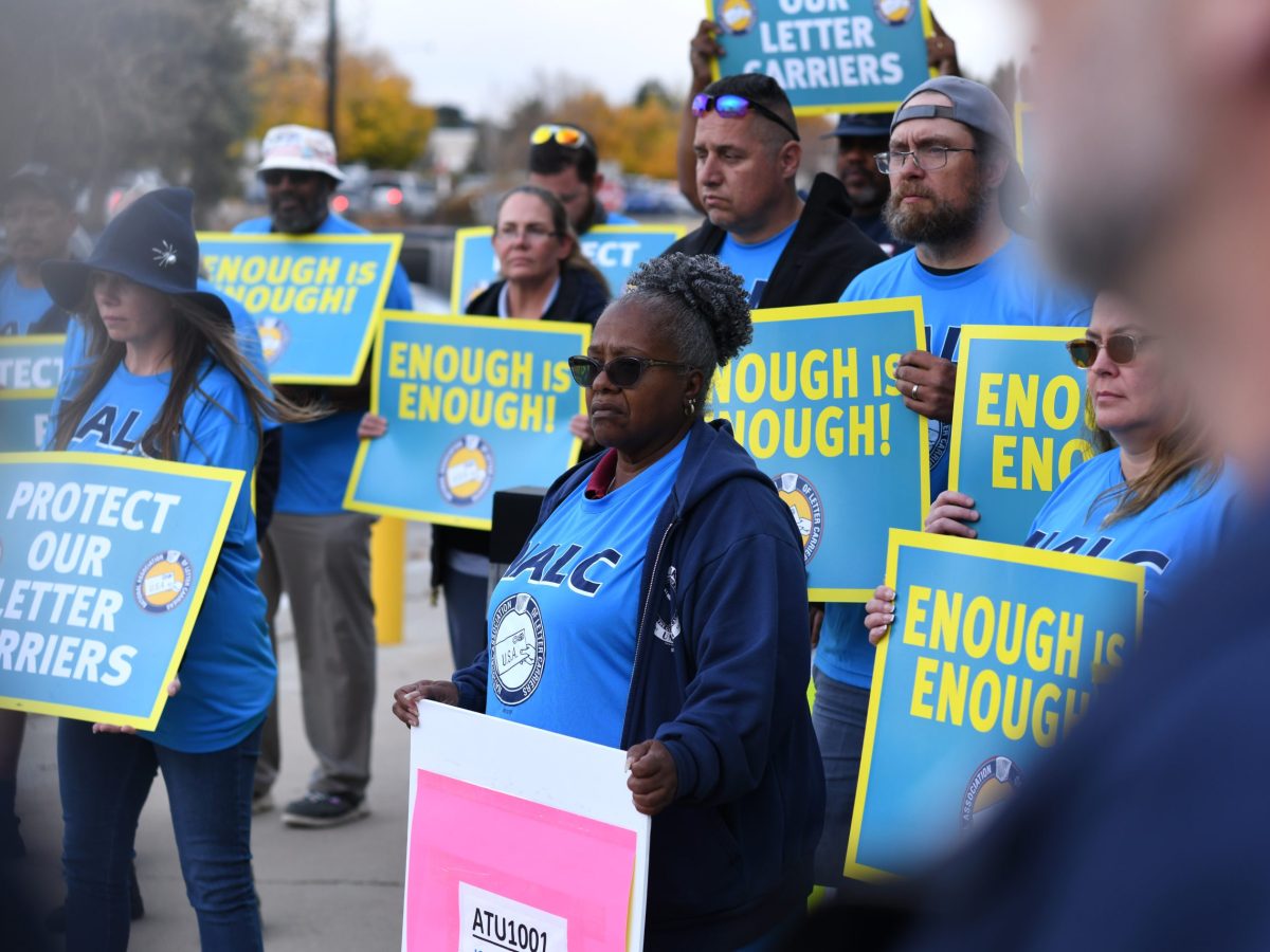 As Trump looks to privatize USPS, its workers fight for a contract
