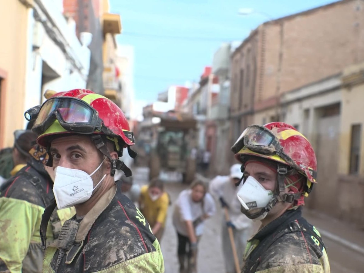 ‘The people will save the people’: Rage and solidarity in the wake of Spain’s floods